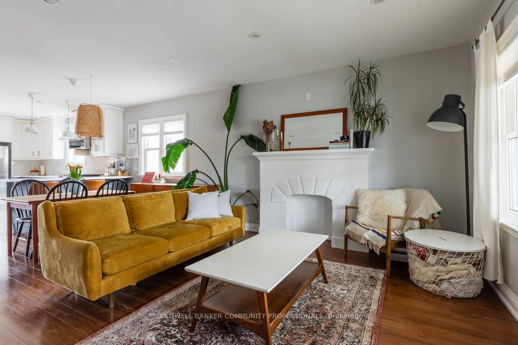 Photo 2 of 938 Lawrence Road, Hamilton, Rosedale — HOMEH