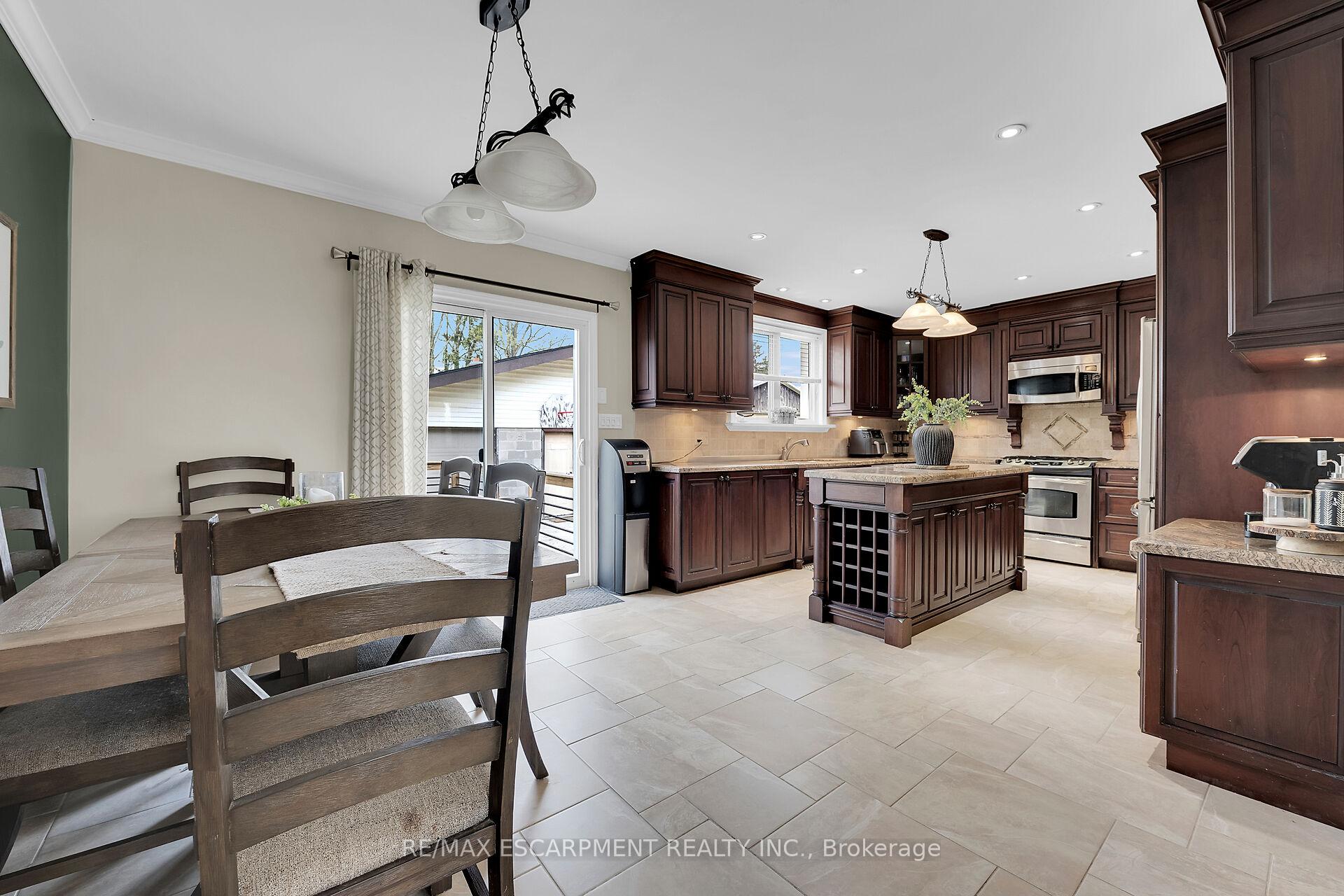 Photo 3 of 1214 Golf Club Road, Hamilton, Rural Glanbrook — HOMEH
