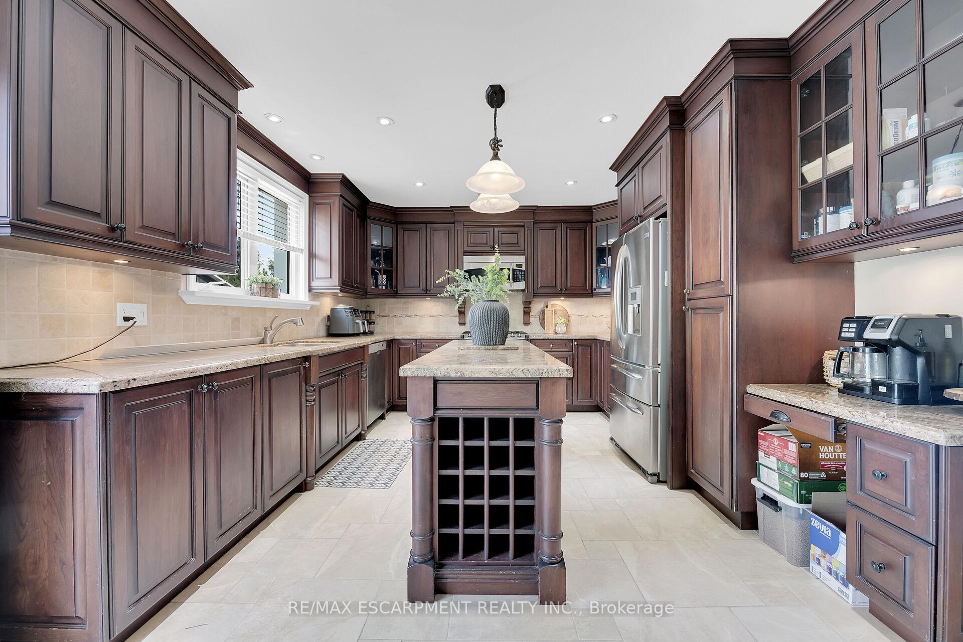 Photo 2 of 1214 Golf Club Road, Hamilton, Rural Glanbrook — HOMEH