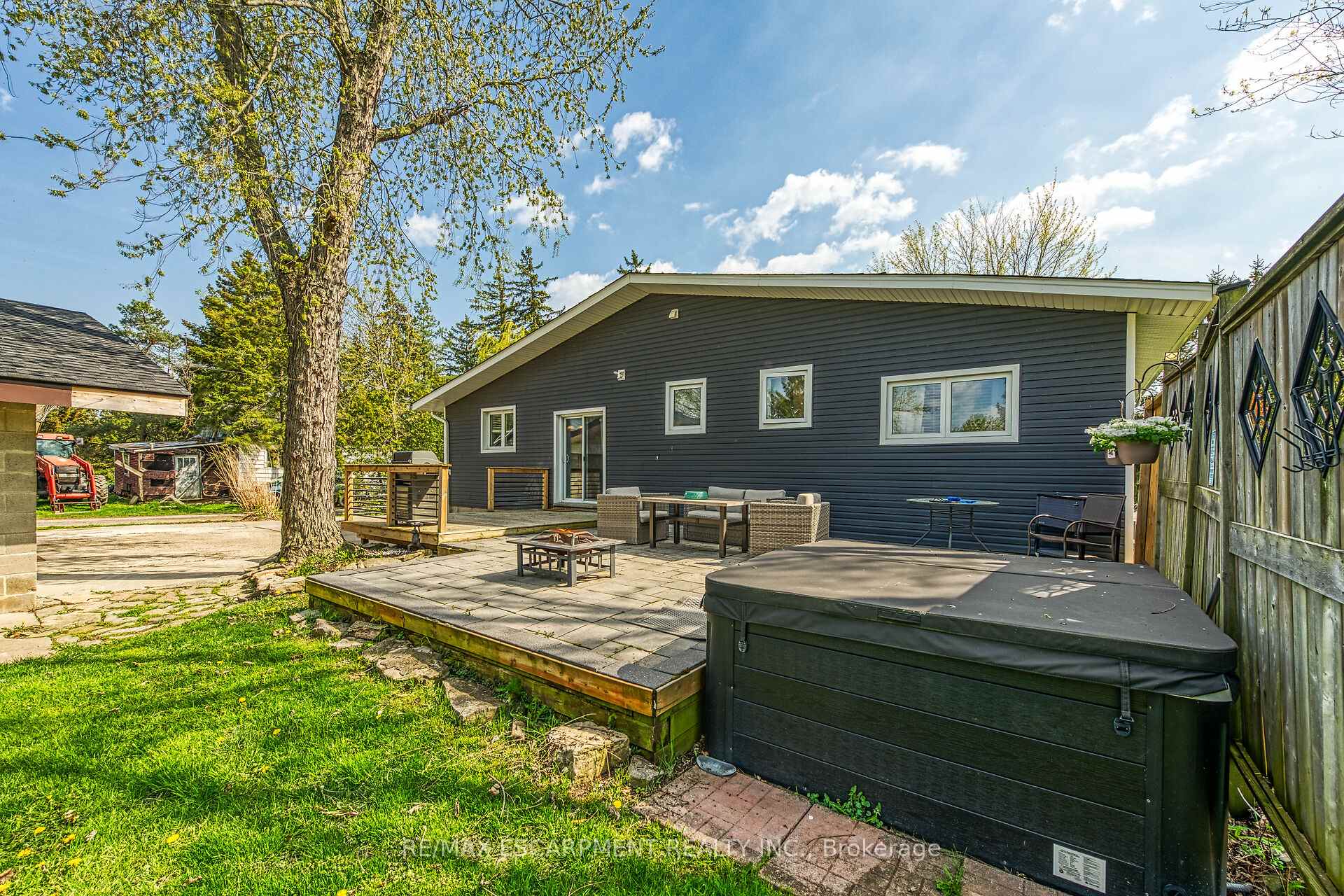 Photo 32 of 1214 Golf Club Road, Hamilton, Rural Glanbrook — HOMEH