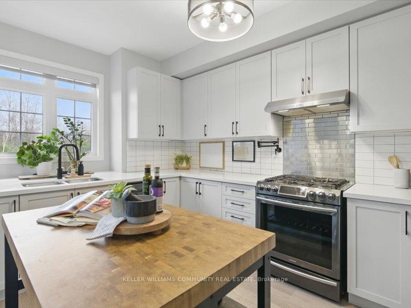 Photo 11 of Unit 2, 35 Hanning Court, Clarington, Bowmanville — HOMEH