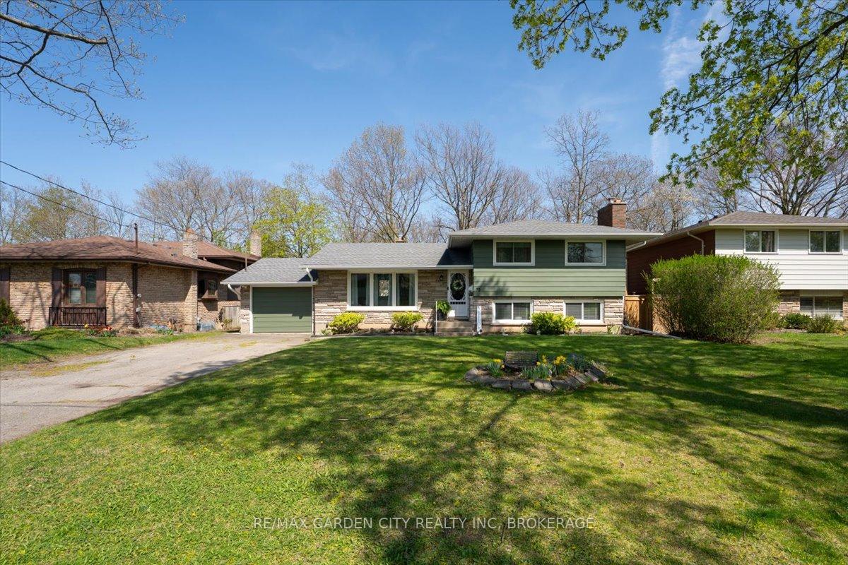 Photo 4 of 73 Alexandra Boulevard, St. Catharines, Secord Woods — HOMEH