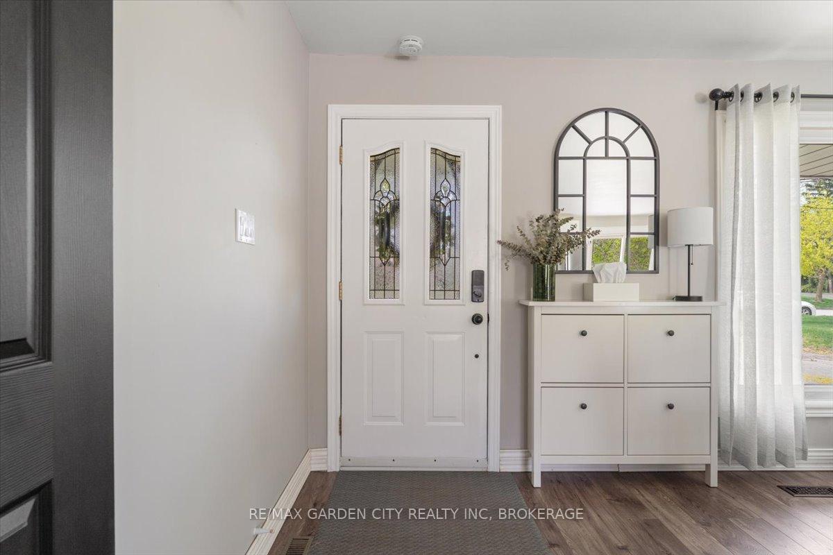 Photo 5 of 73 Alexandra Boulevard, St. Catharines, Secord Woods — HOMEH