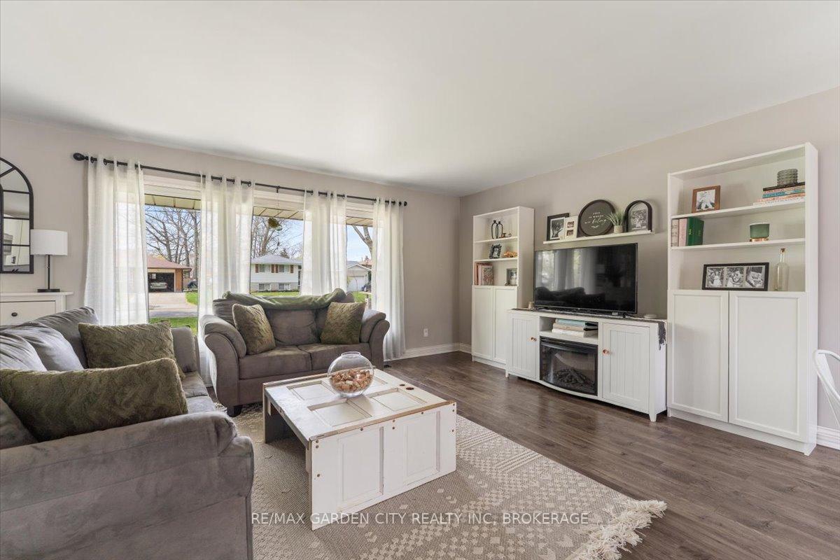 Photo 22 of 73 Alexandra Boulevard, St. Catharines, Secord Woods — HOMEH