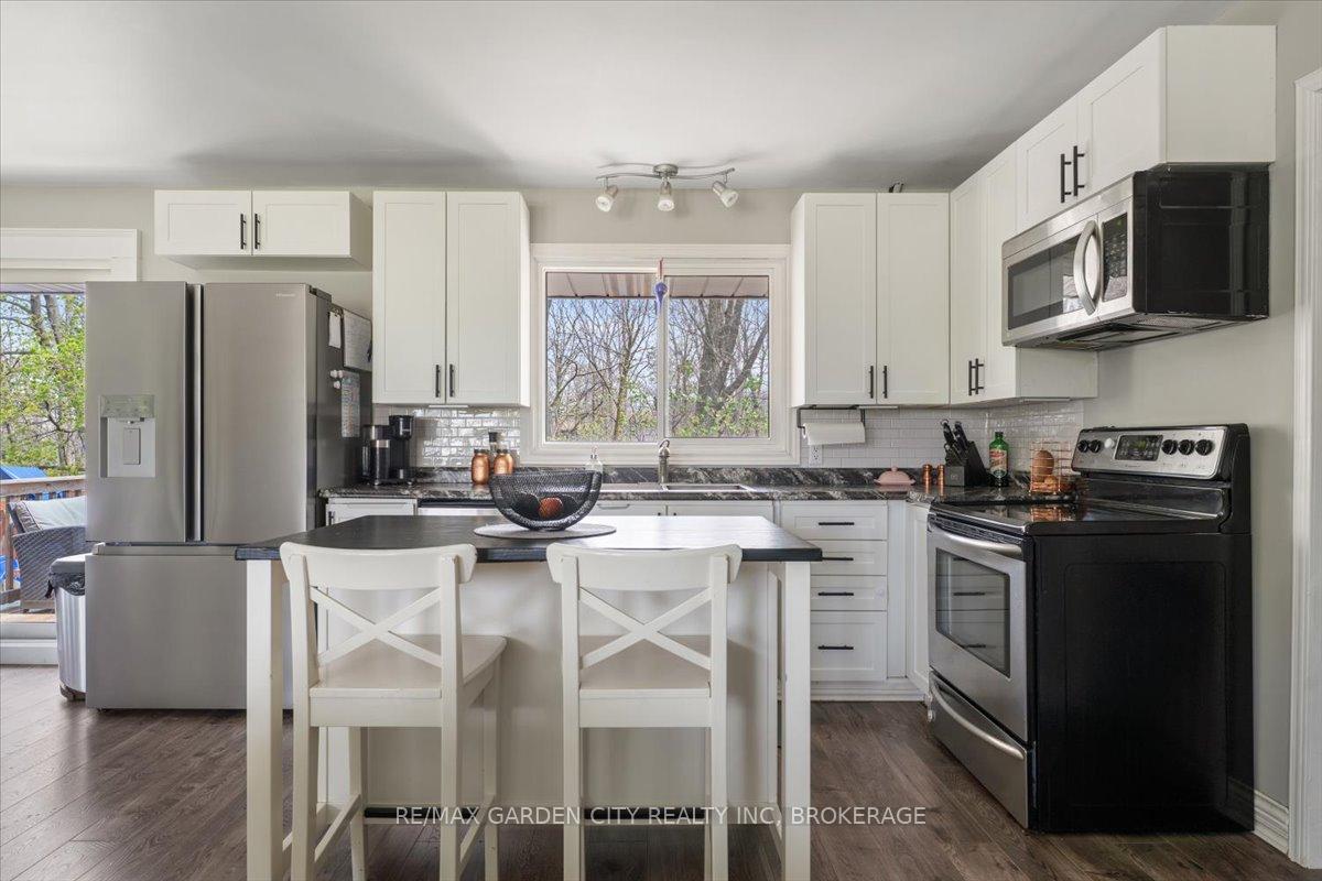 Photo 11 of 73 Alexandra Boulevard, St. Catharines, Secord Woods — HOMEH