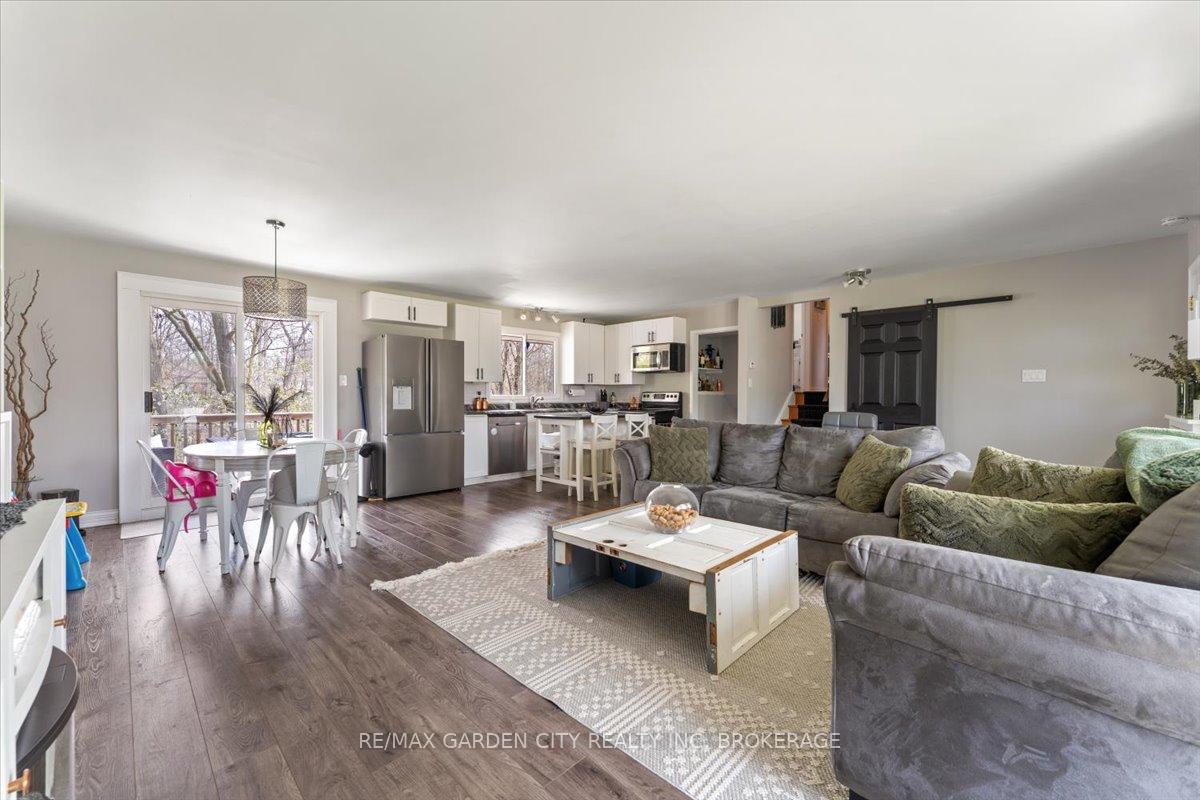 Photo 8 of 73 Alexandra Boulevard, St. Catharines, Secord Woods — HOMEH