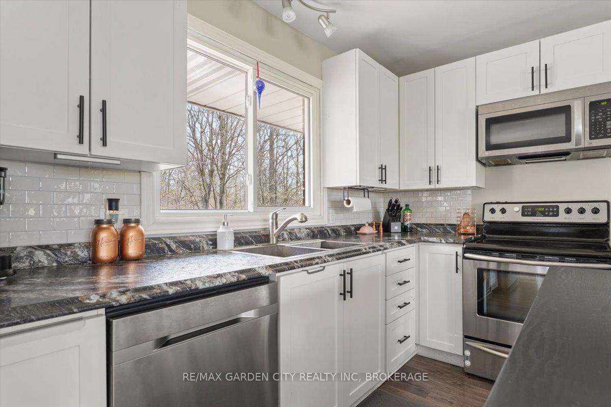Photo 17 of 73 Alexandra Boulevard, St. Catharines, Secord Woods — HOMEH