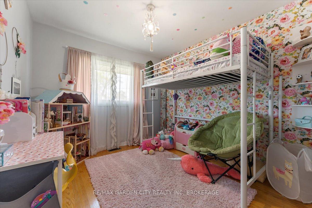 Photo 10 of 73 Alexandra Boulevard, St. Catharines, Secord Woods — HOMEH