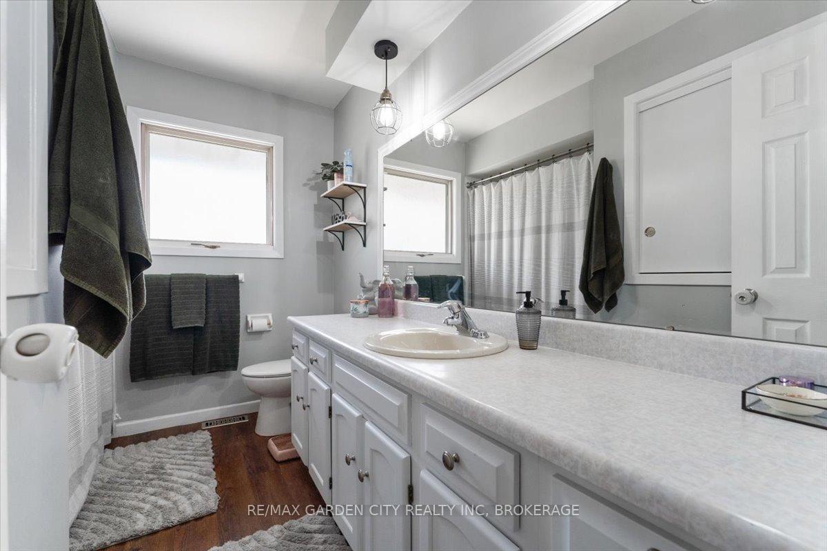 Photo 12 of 73 Alexandra Boulevard, St. Catharines, Secord Woods — HOMEH