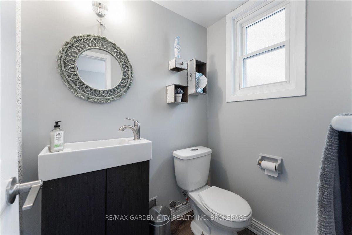 Photo 36 of 73 Alexandra Boulevard, St. Catharines, Secord Woods — HOMEH