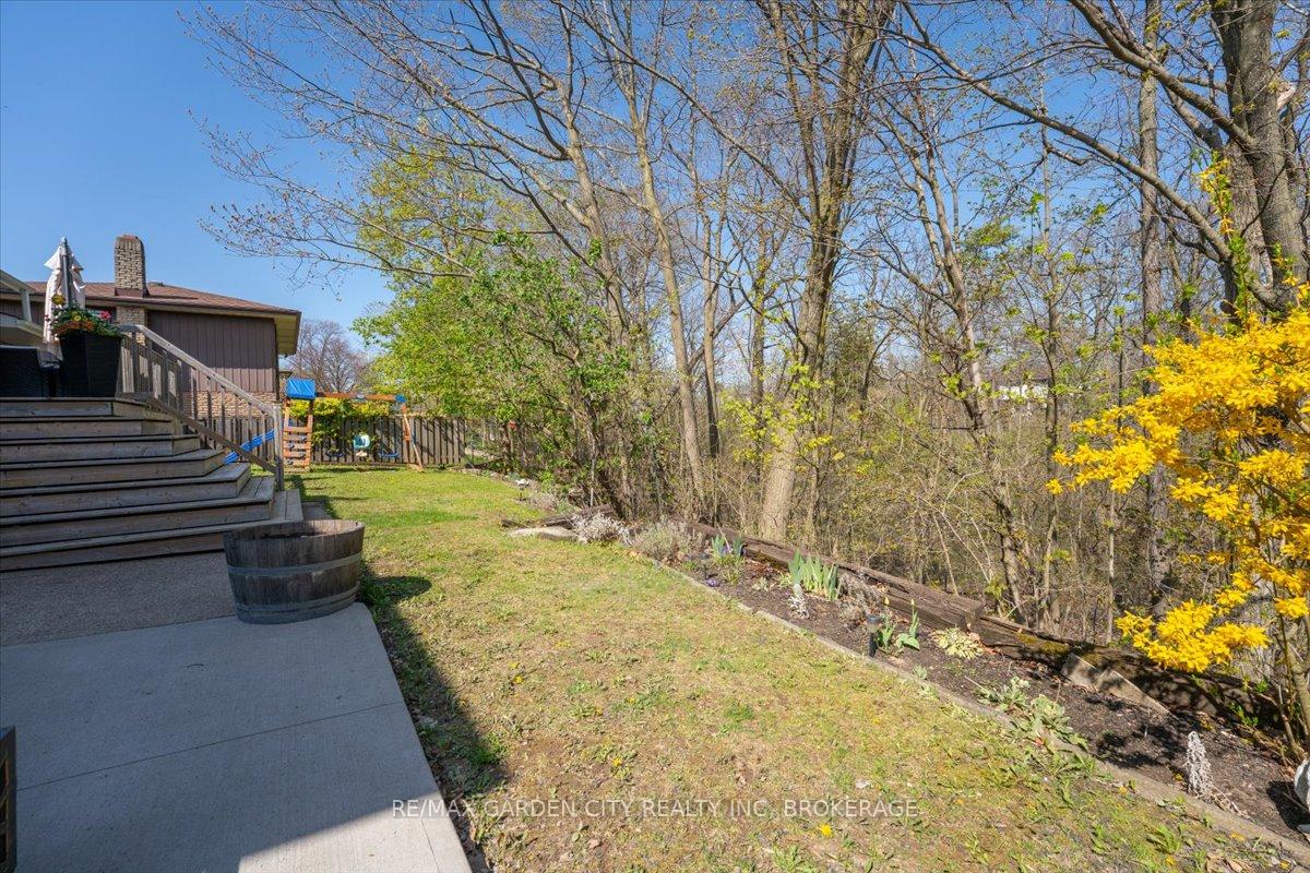 Photo 25 of 73 Alexandra Boulevard, St. Catharines, Secord Woods — HOMEH