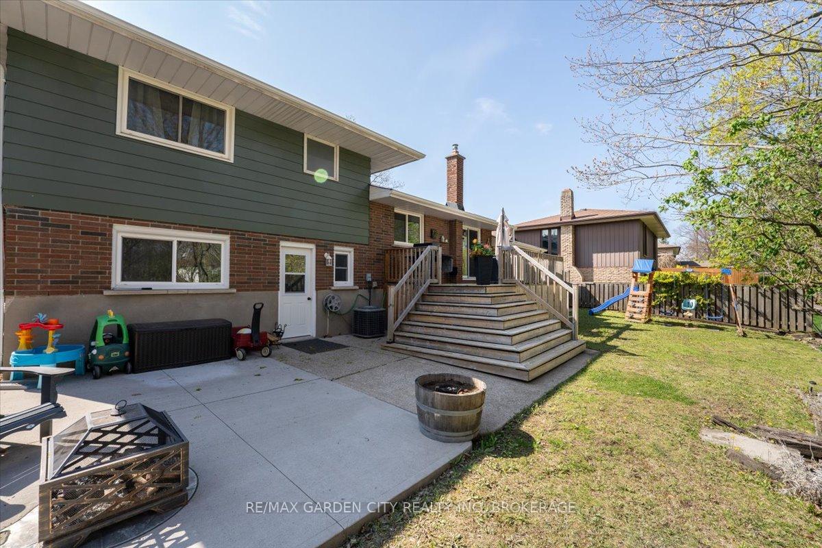 Photo 45 of 73 Alexandra Boulevard, St. Catharines, Secord Woods — HOMEH