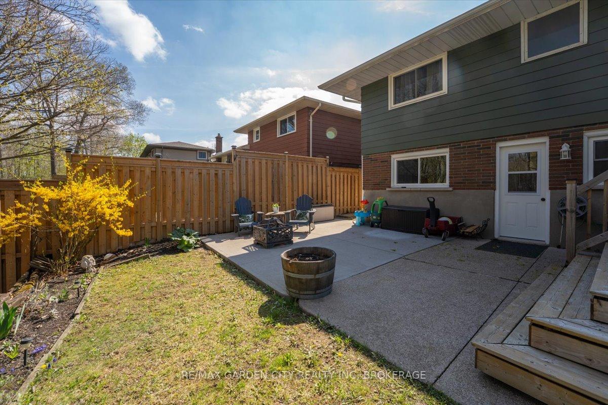 Photo 39 of 73 Alexandra Boulevard, St. Catharines, Secord Woods — HOMEH