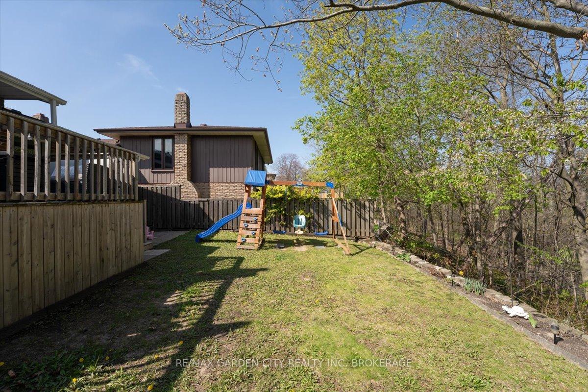 Photo 29 of 73 Alexandra Boulevard, St. Catharines, Secord Woods — HOMEH