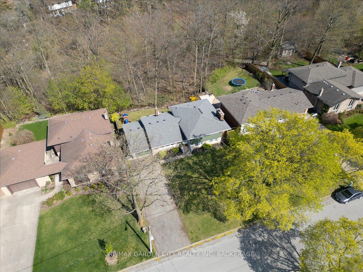 Photo 41 of 73 Alexandra Boulevard, St. Catharines, Secord Woods — HOMEH