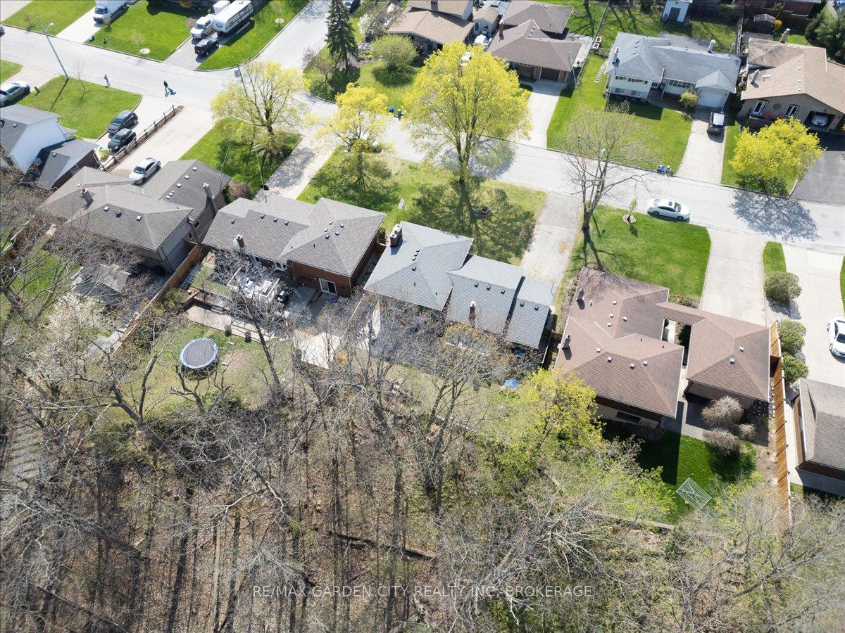 Photo 26 of 73 Alexandra Boulevard, St. Catharines, Secord Woods — HOMEH