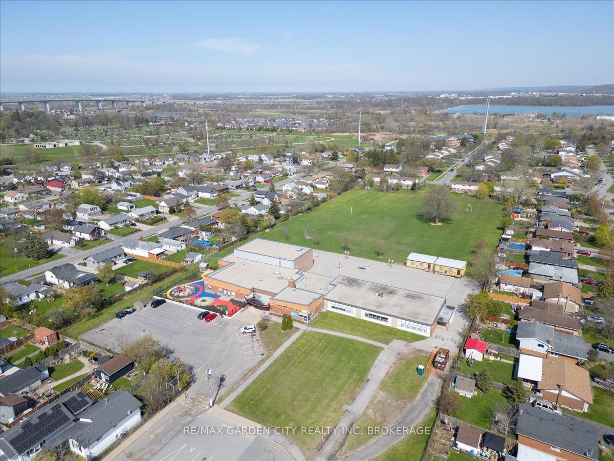 Photo 47 of 73 Alexandra Boulevard, St. Catharines, Secord Woods — HOMEH