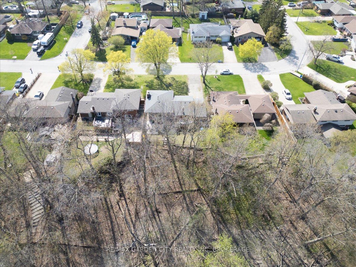 Photo 43 of 73 Alexandra Boulevard, St. Catharines, Secord Woods — HOMEH