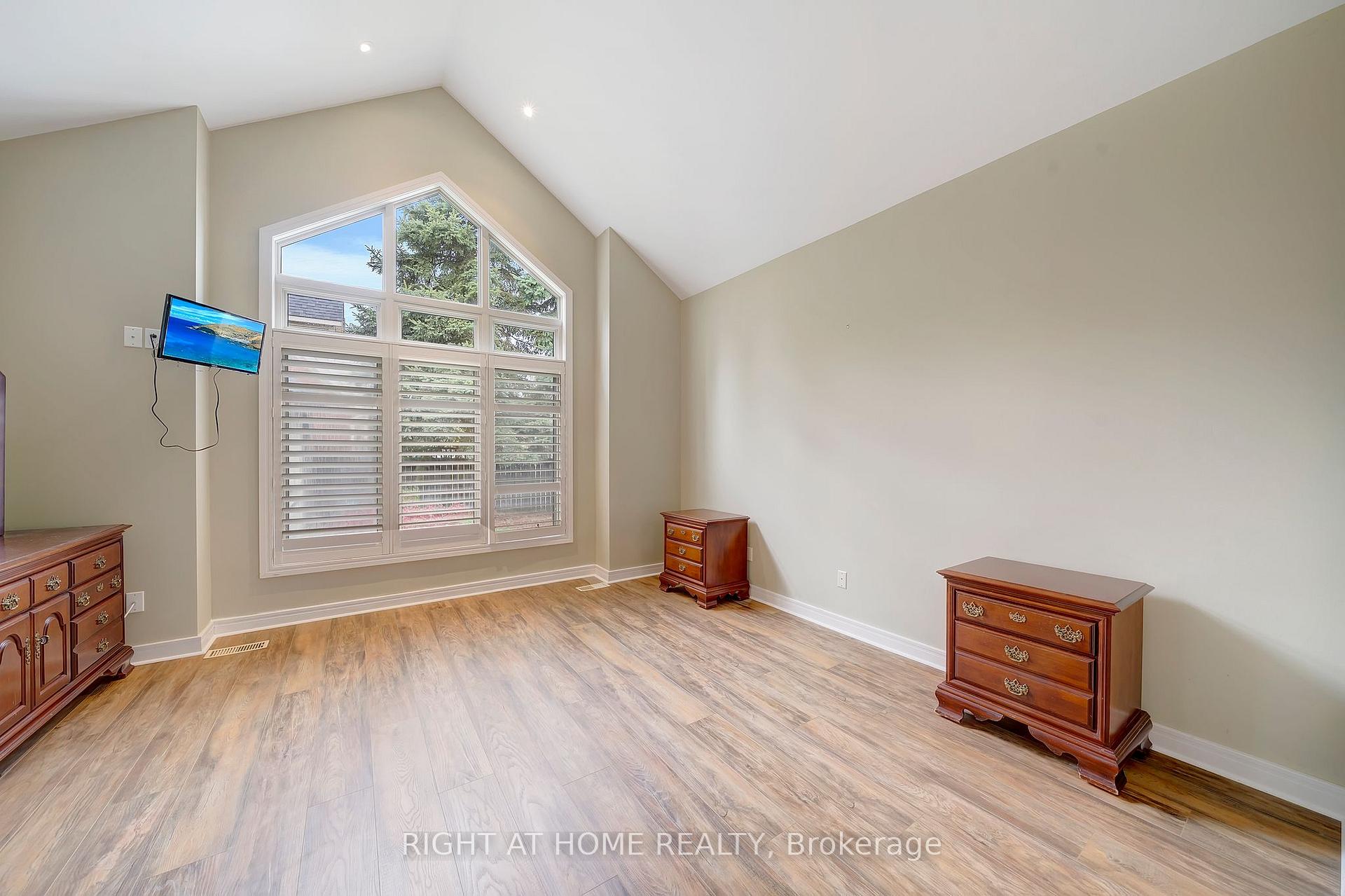 Photo 18 of 40 Arbour Glen Drive, St. Catharines, Grapeview — HOMEH