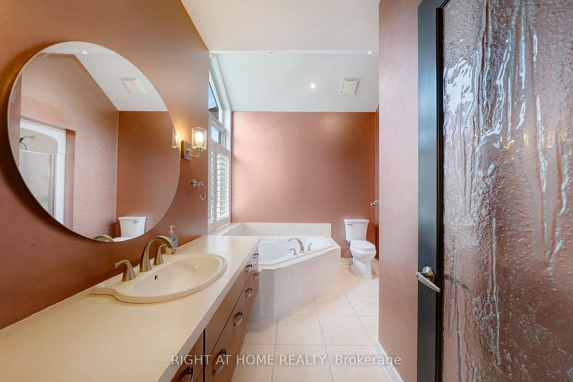 Photo 24 of 40 Arbour Glen Drive, St. Catharines, Grapeview — HOMEH