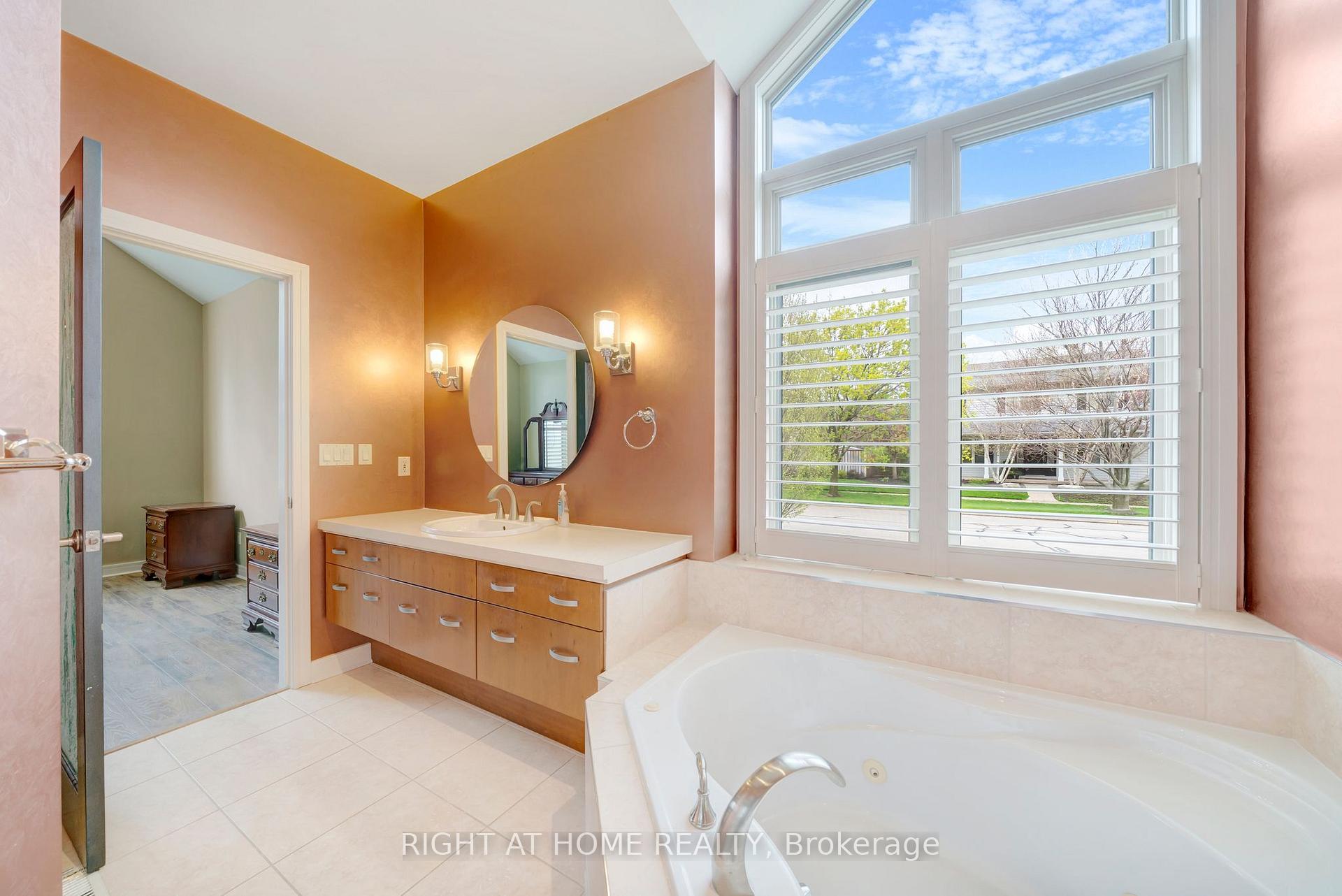 Photo 19 of 40 Arbour Glen Drive, St. Catharines, Grapeview — HOMEH