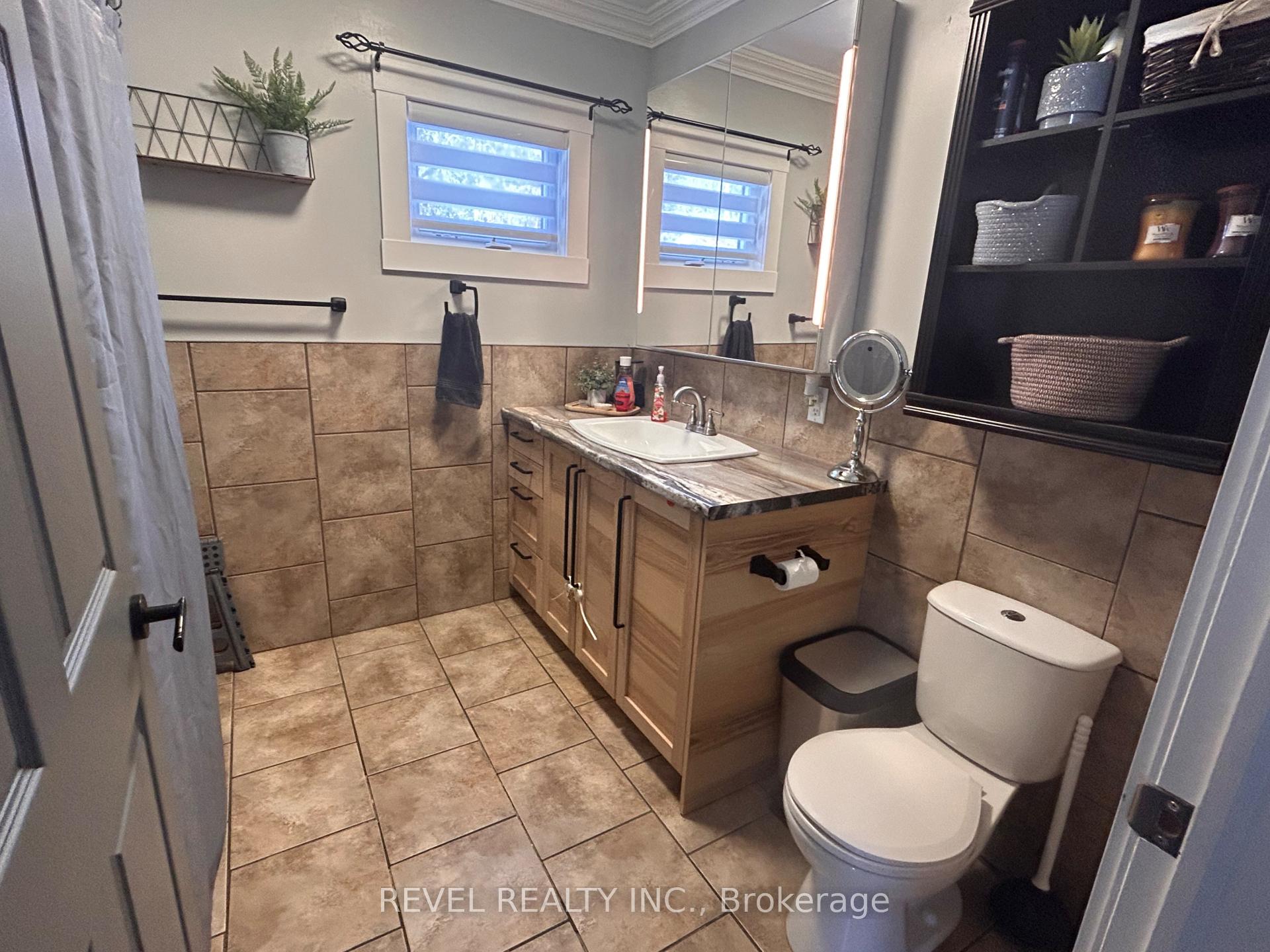 Photo 15 of 185 Fifteenth Avenue, Cochrane — HOMEH