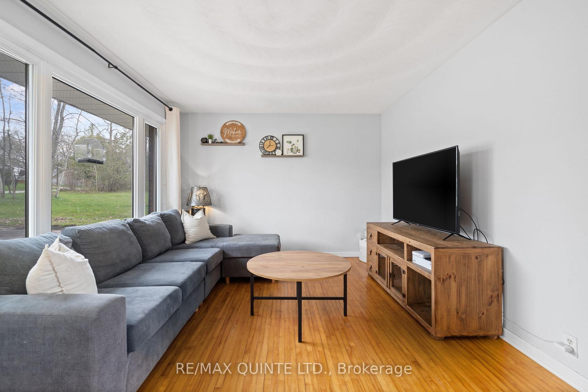 Photo 3 of 368 Whites Road, Quinte West — HOMEH
