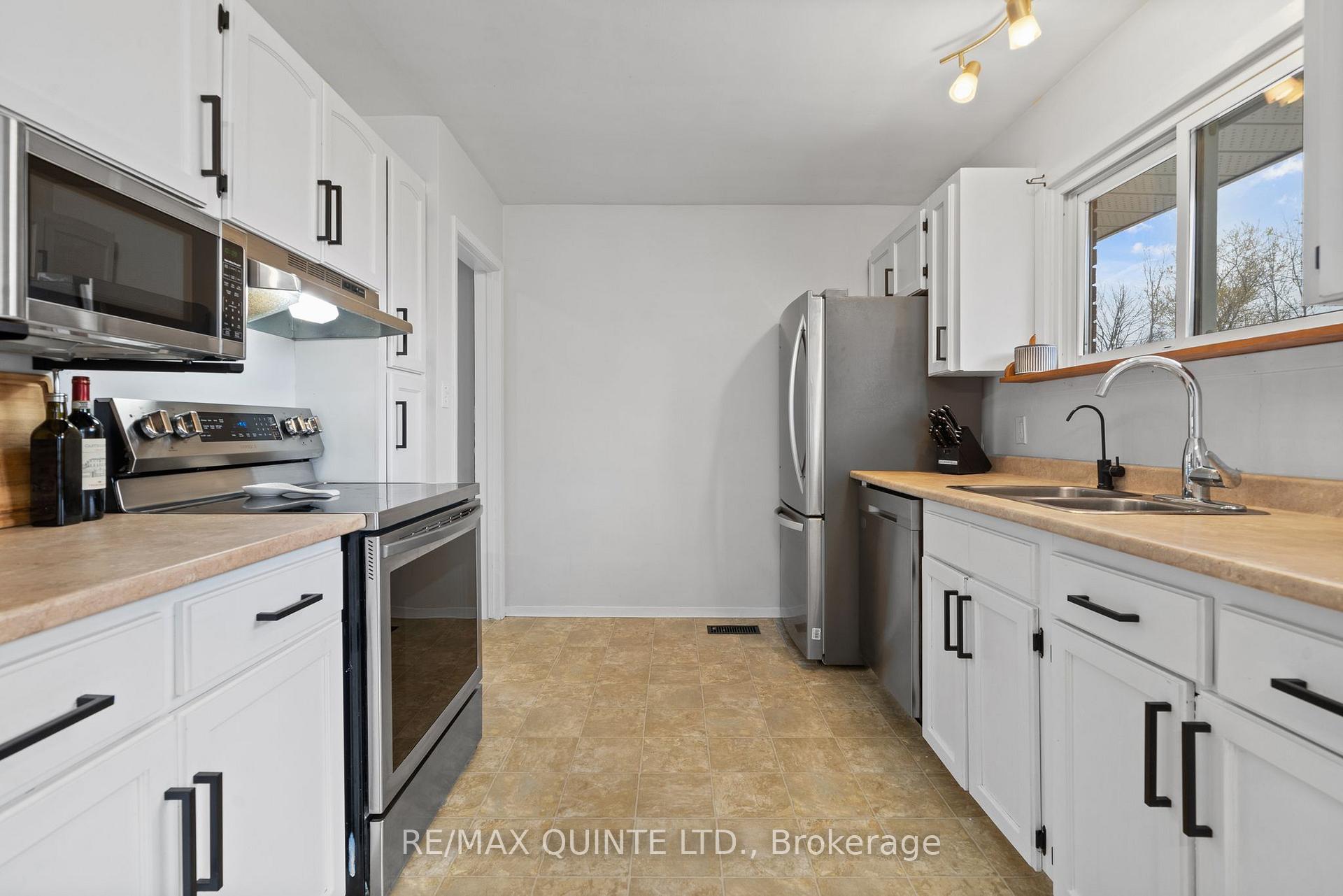 Photo 18 of 368 Whites Road, Quinte West — HOMEH
