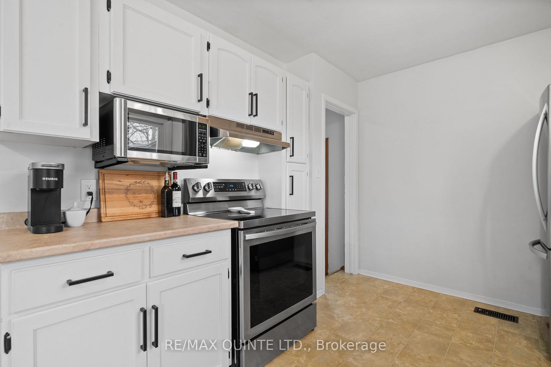 Photo 11 of 368 Whites Road, Quinte West — HOMEH
