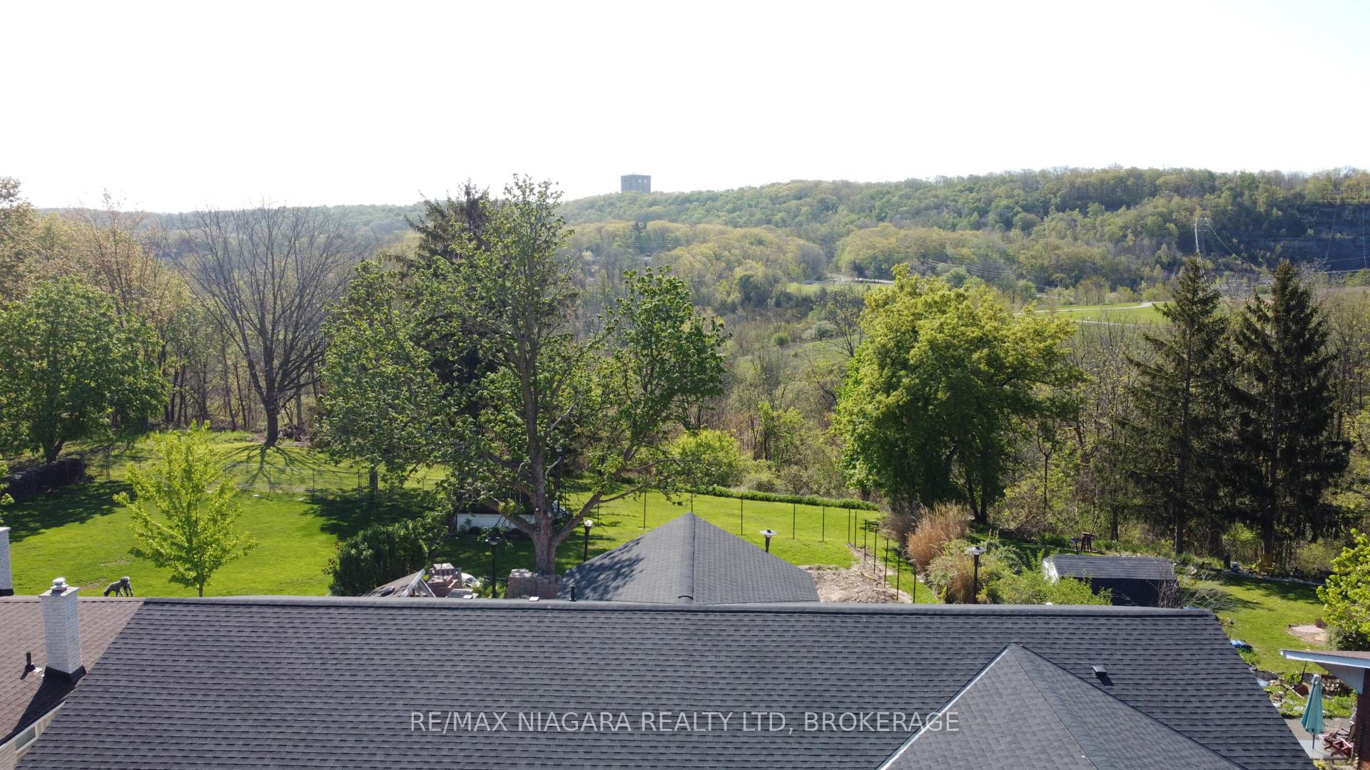Photo 12 of 347 Pelham Road, St. Catharines, Rykert/Vansickle — HOMEH