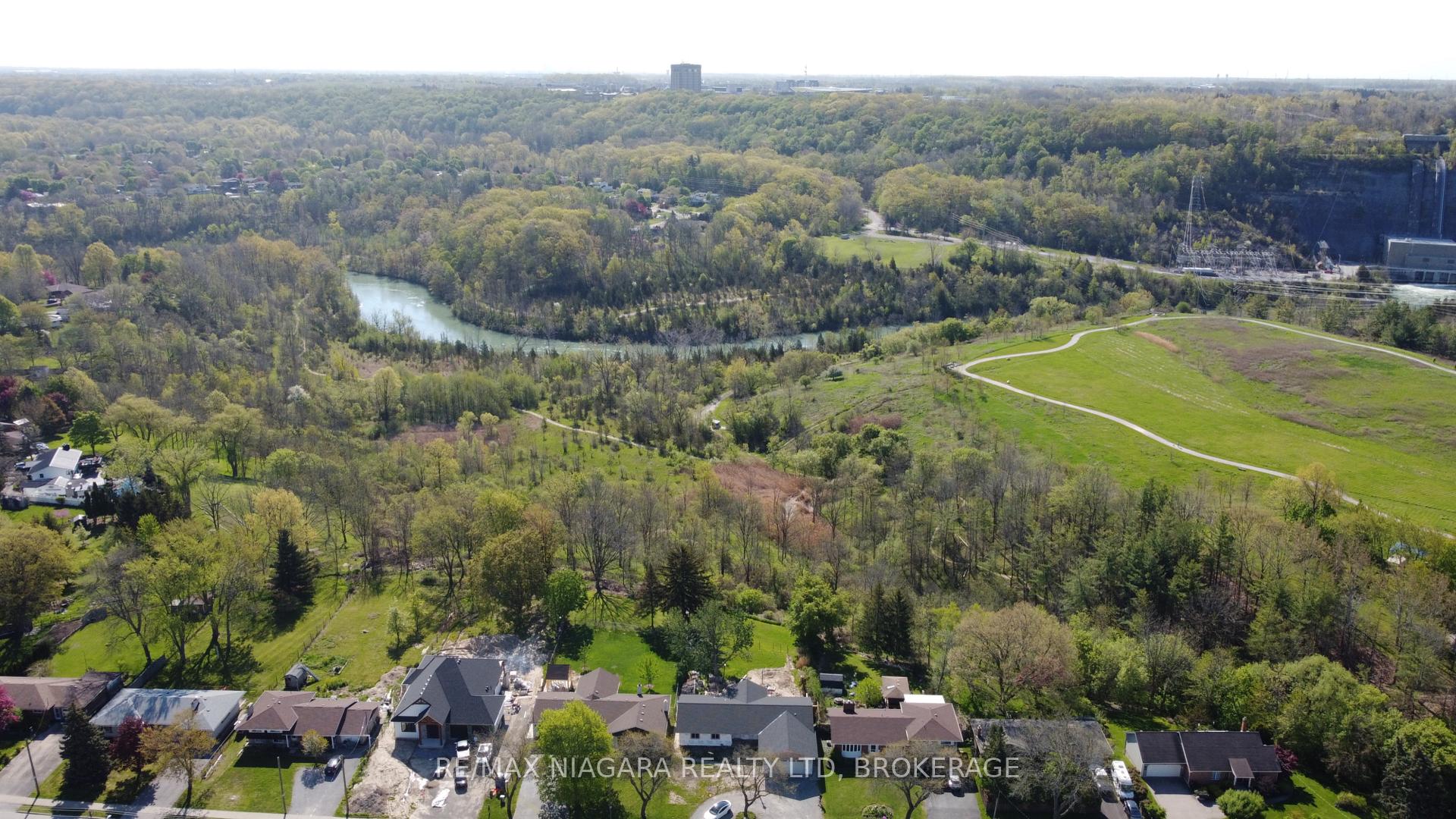 Photo 8 of 347 Pelham Road, St. Catharines, Rykert/Vansickle — HOMEH