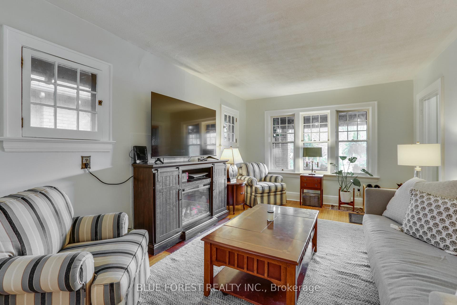 Photo 3 of 32 Bruce Street, London, South F — HOMEH