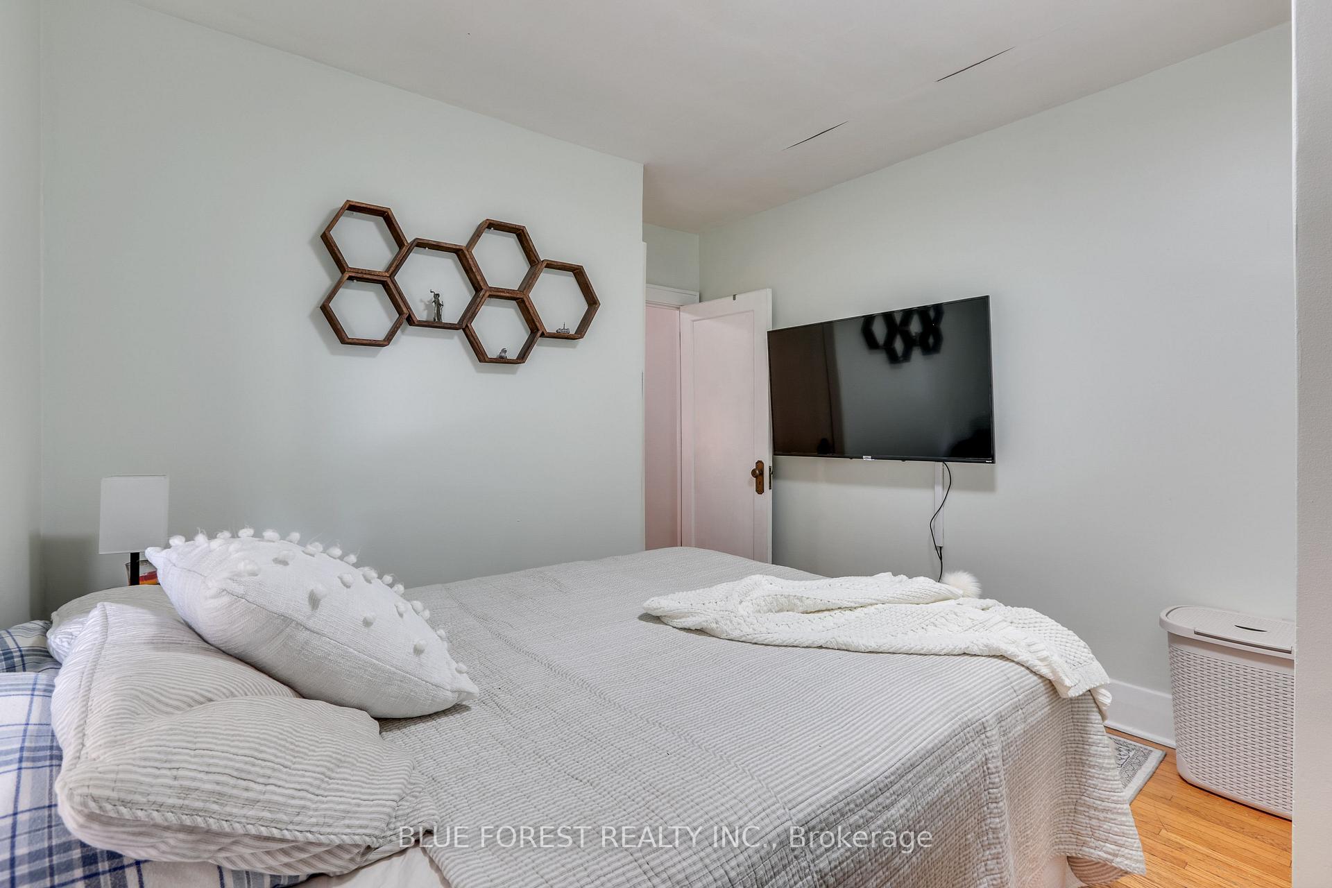 Photo 5 of 32 Bruce Street, London, South F — HOMEH
