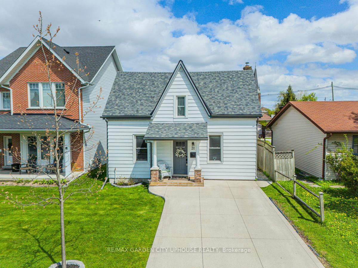 Front of 31 Almond Street