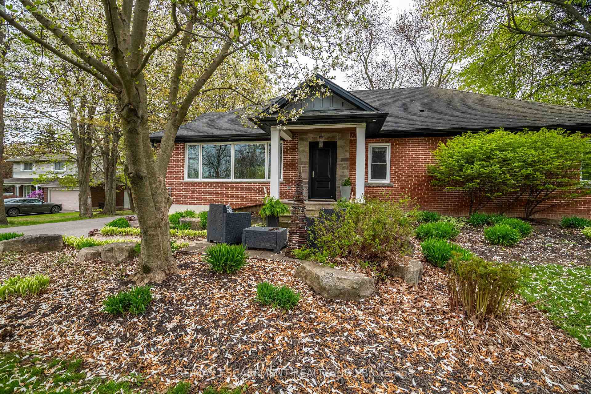 Photo 1 of 298 Garner Road E, Hamilton, Ancaster — HOMEH