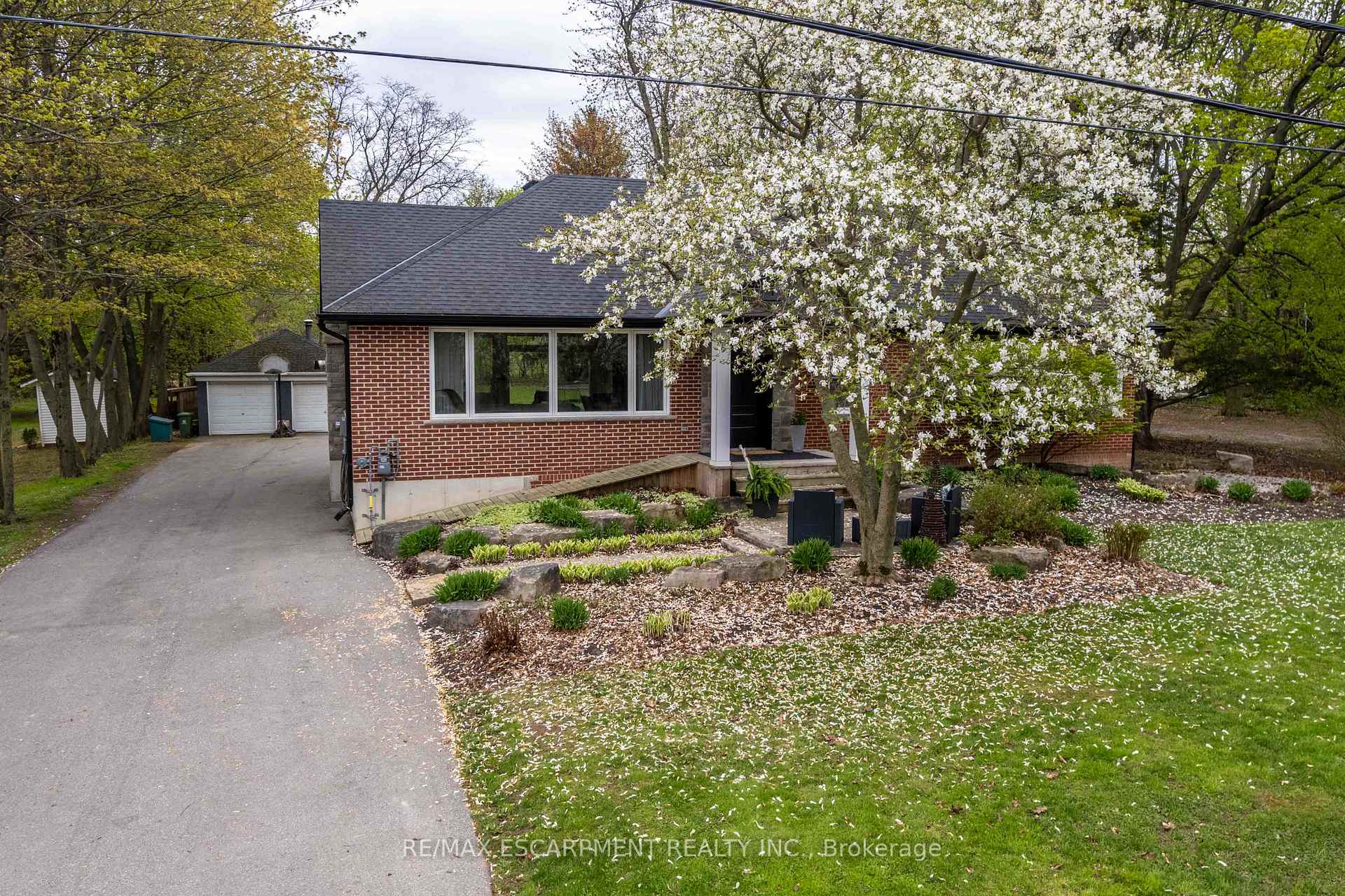 Photo 2 of 298 Garner Road E, Hamilton, Ancaster — HOMEH