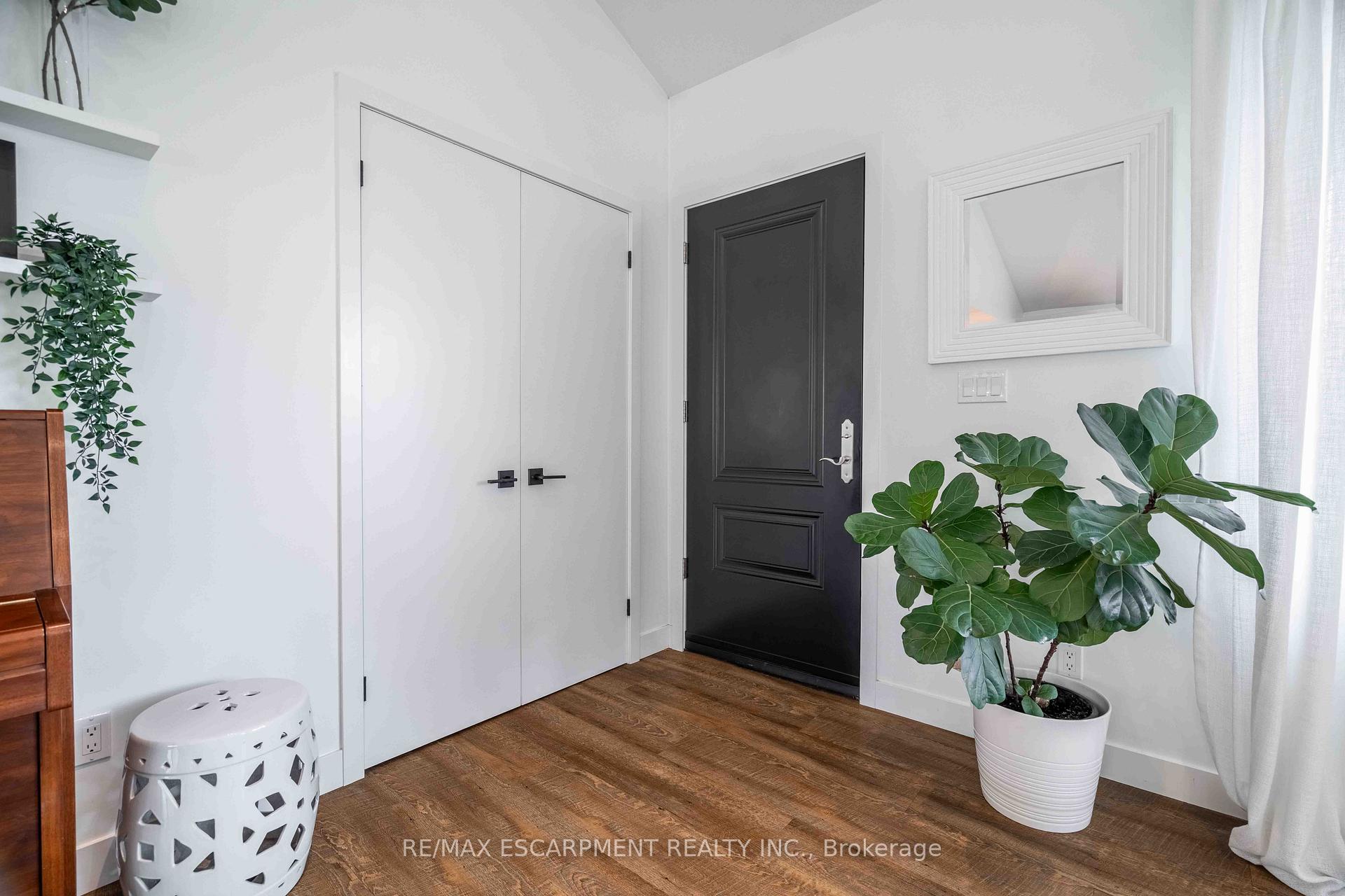 Photo 3 of 298 Garner Road E, Hamilton, Ancaster — HOMEH