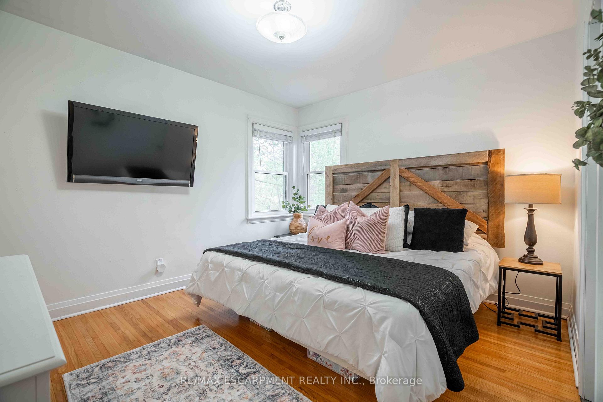 Photo 15 of 298 Garner Road E, Hamilton, Ancaster — HOMEH
