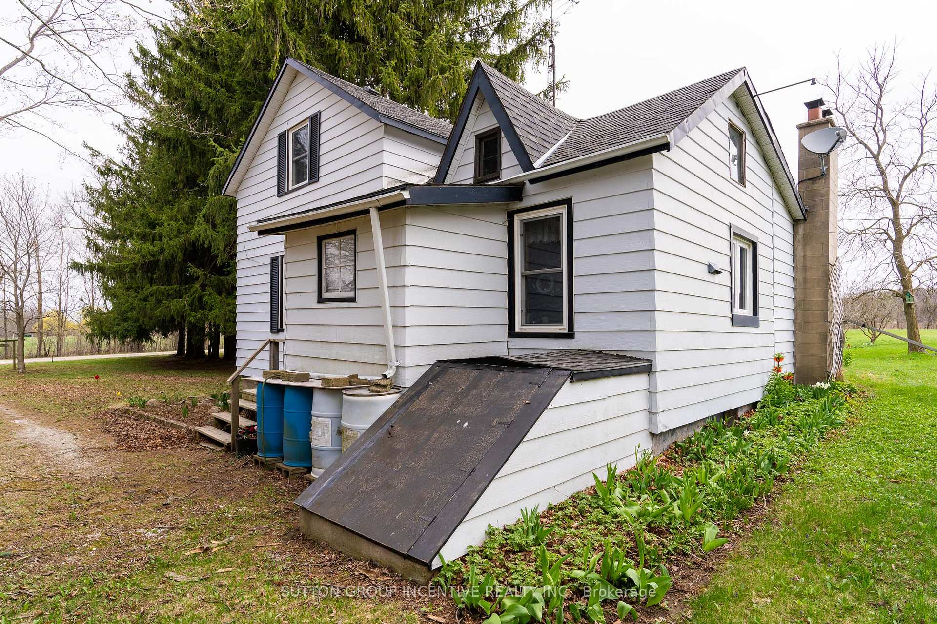 Photo 2 of 106026 Sideroad 10, Meaford — HOMEH