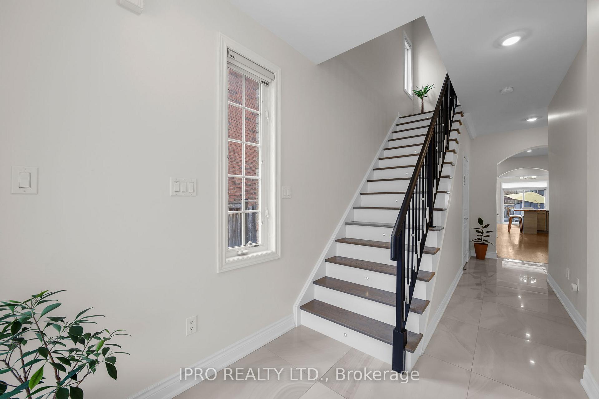 Photo 5 of 111 Ostrovsky Road, Vaughan, Vellore Village — HOMEH