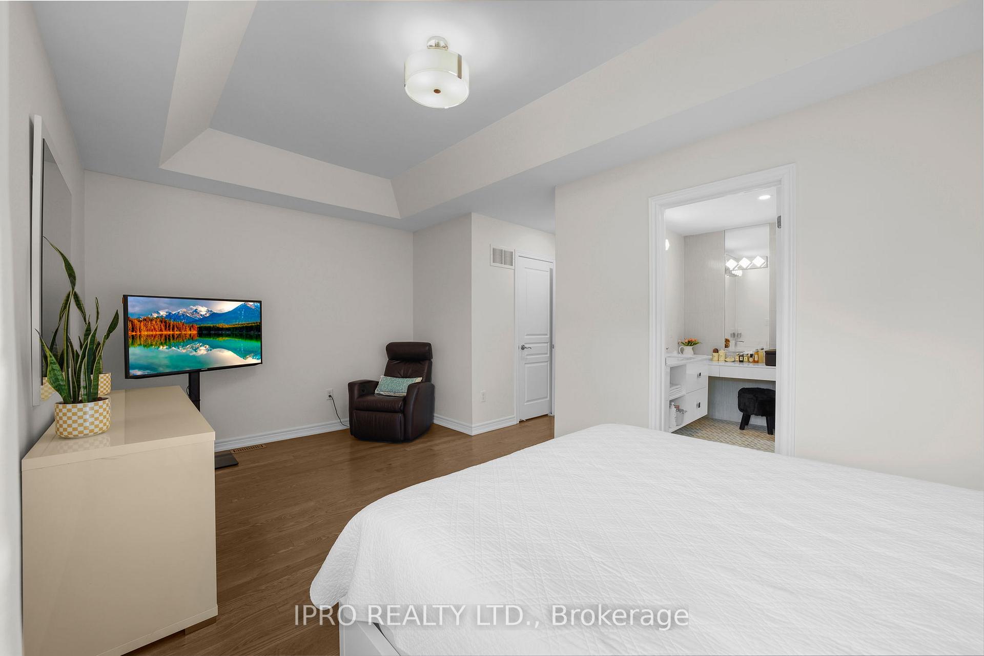 Photo 35 of 111 Ostrovsky Road, Vaughan, Vellore Village — HOMEH