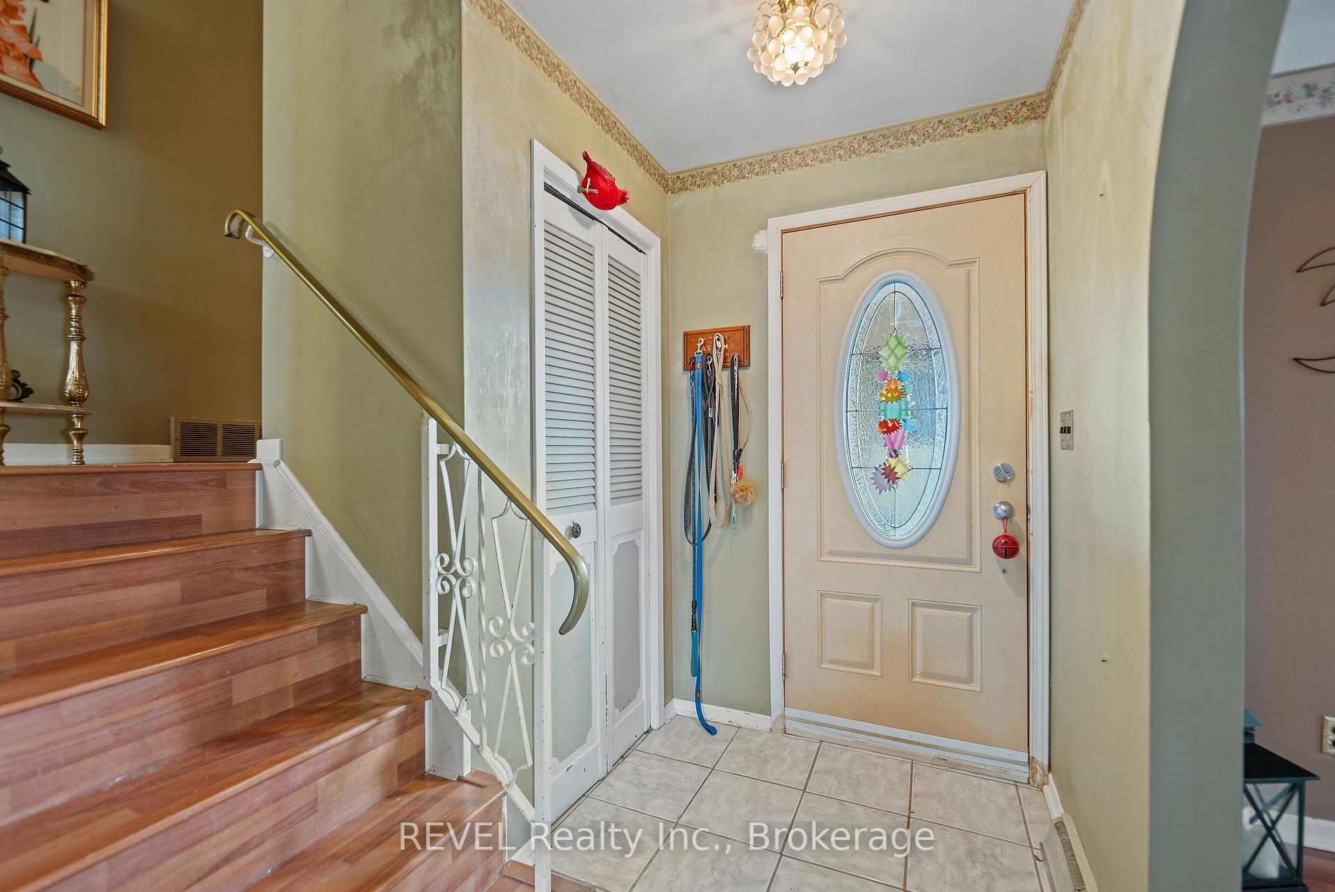 Photo 3 of 5 Cascade Court, St. Catharines, Secord Woods — HOMEH