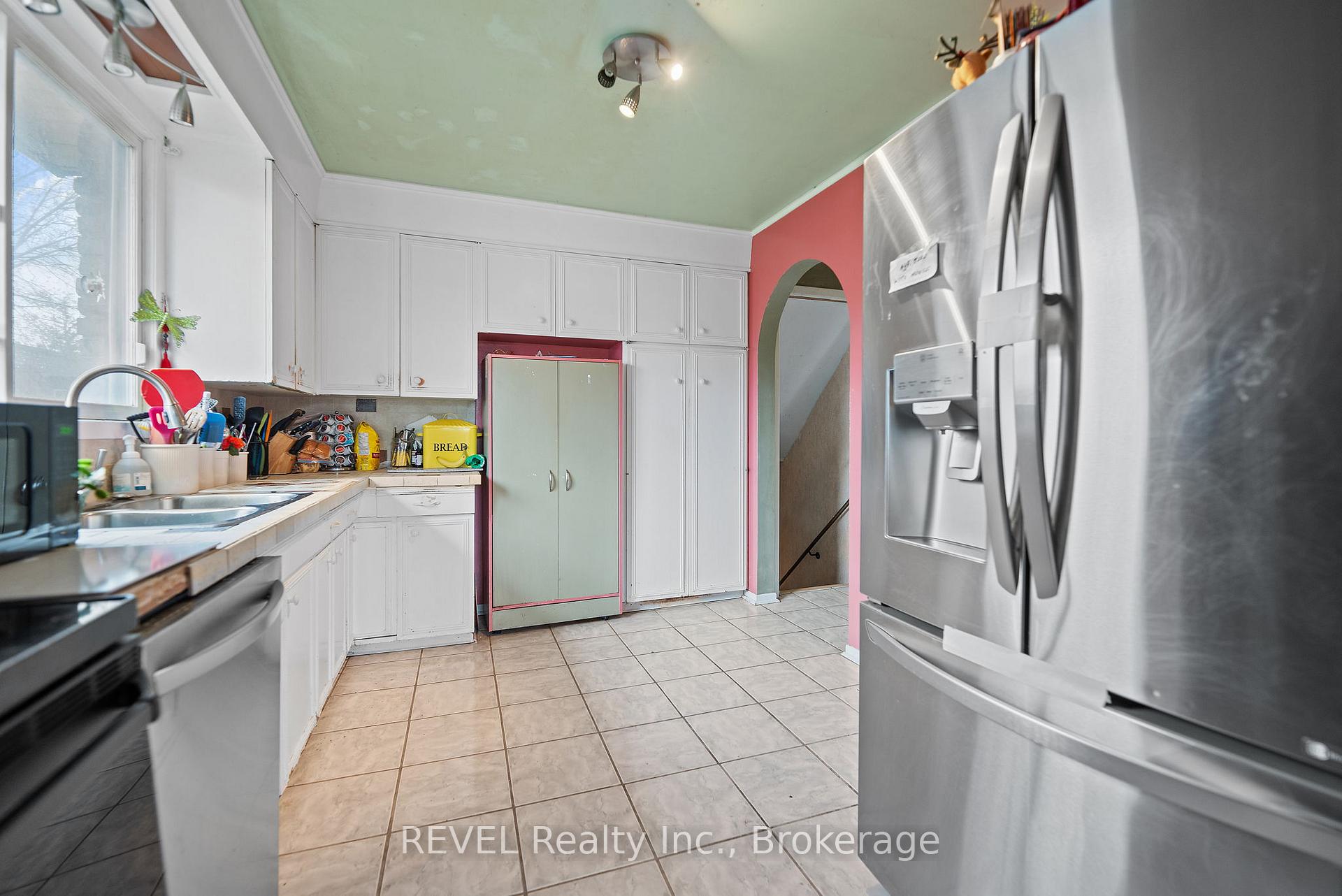 Photo 7 of 5 Cascade Court, St. Catharines, Secord Woods — HOMEH