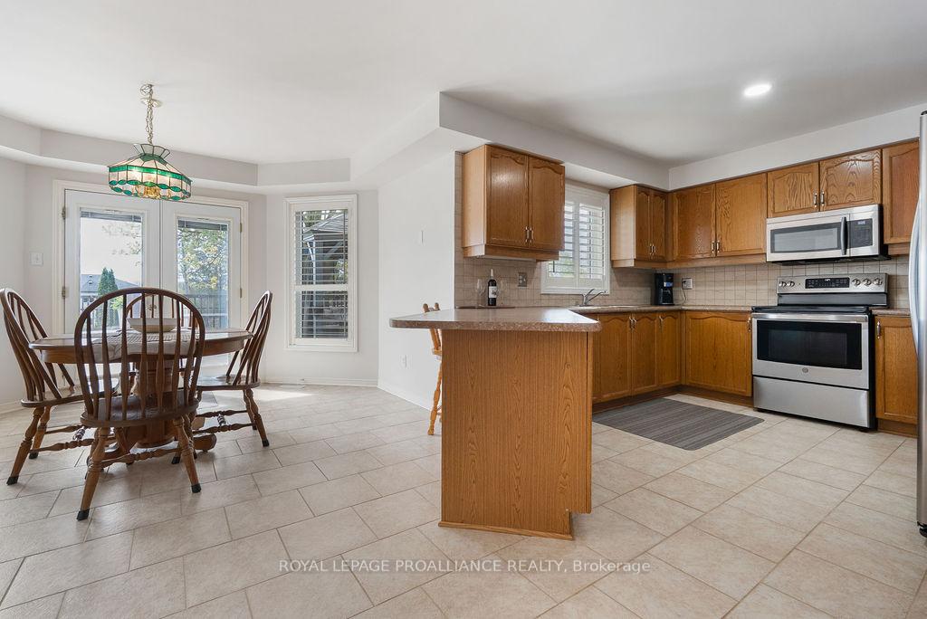 Photo 12 of 933 Ridge Valley Drive, Oshawa, Pinecrest — HOMEH