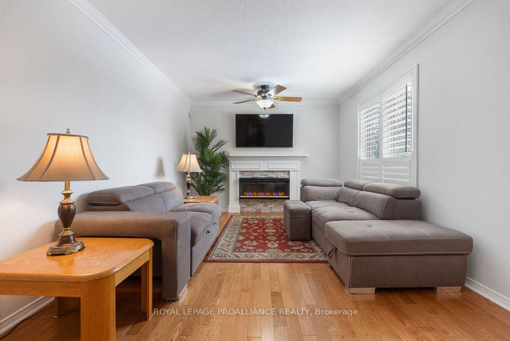 Photo 11 of 933 Ridge Valley Drive, Oshawa, Pinecrest — HOMEH