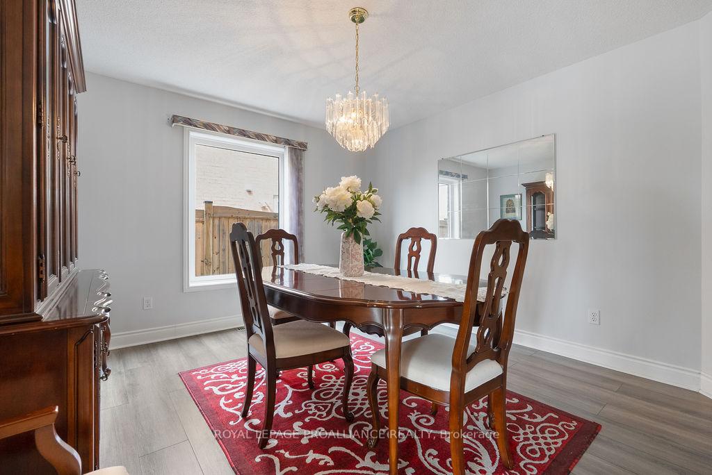 Photo 13 of 933 Ridge Valley Drive, Oshawa, Pinecrest — HOMEH