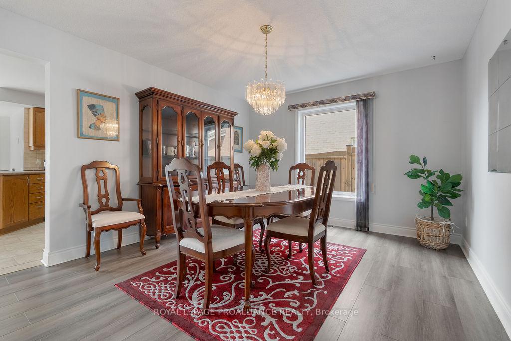 Photo 7 of 933 Ridge Valley Drive, Oshawa, Pinecrest — HOMEH