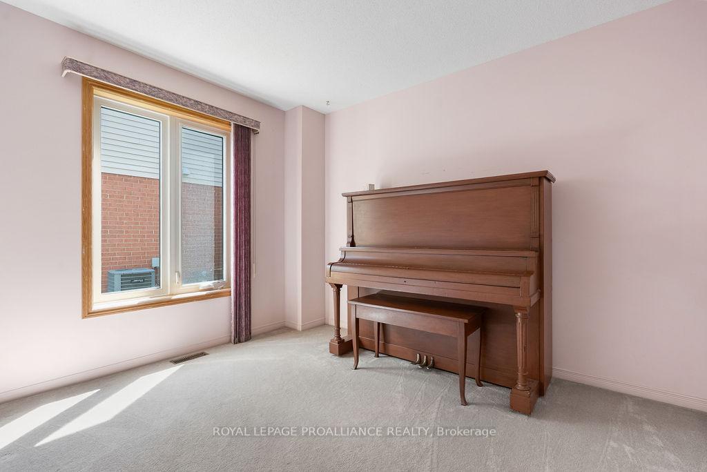 Photo 9 of 933 Ridge Valley Drive, Oshawa, Pinecrest — HOMEH
