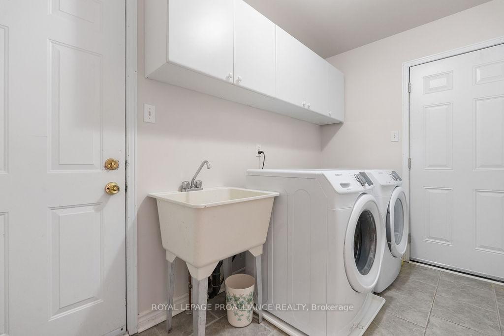 Photo 8 of 933 Ridge Valley Drive, Oshawa, Pinecrest — HOMEH