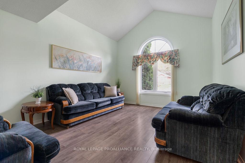 Photo 23 of 933 Ridge Valley Drive, Oshawa, Pinecrest — HOMEH